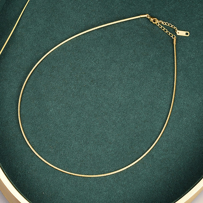 Collier simple d'acier inoxydable de couleur unie de style plaquant des colliers d'acier inoxydable