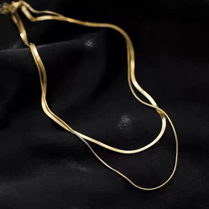 Moderne, einfarbige Halskette mit Edelstahlbeschichtung
