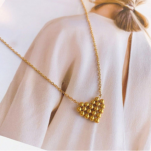 Elegante collar con colgante chapado en oro de 18 quilates con revestimiento de acero inoxidable en forma de corazón