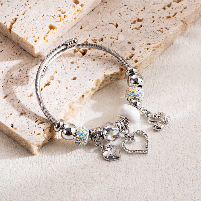 Brazalete de diamantes de imitación Chapado en plata con incrustaciones de aleación de acero inoxidable con llave de flor en forma de corazón elegante al por mayor