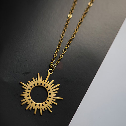Collar simple de acero inoxidable con forma de sol, cadena de clavícula chapada en oro de 14 quilates