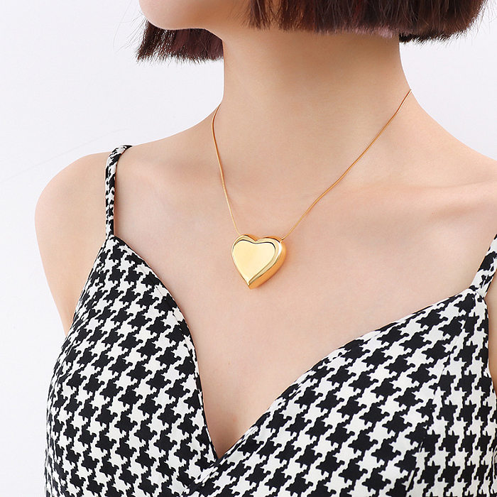 Marka Ins européen et américain ornement simple coeur en forme de coeur amour coeur pendentif collier en acier inoxydable 18K chaîne de clavicule dorée P059