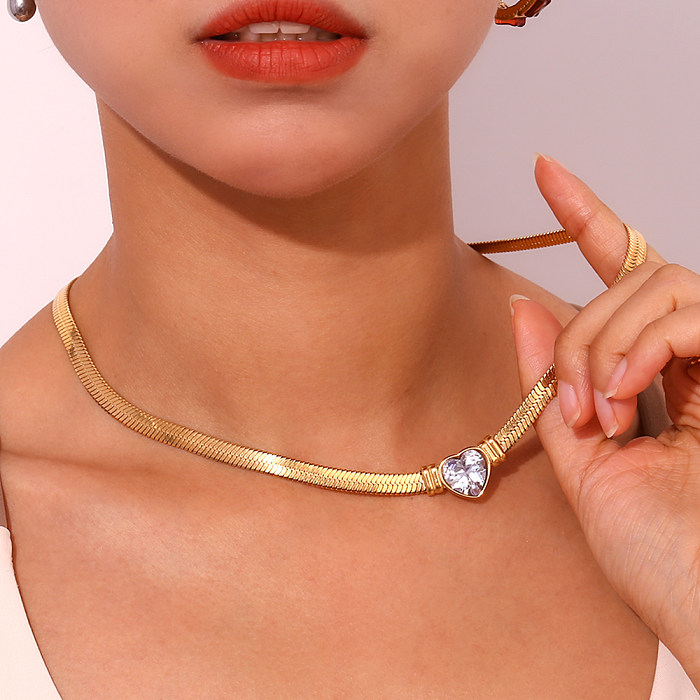 Collar de circón chapado en oro de 18 quilates de acero inoxidable de color sólido con forma de corazón de estilo simple básico a granel