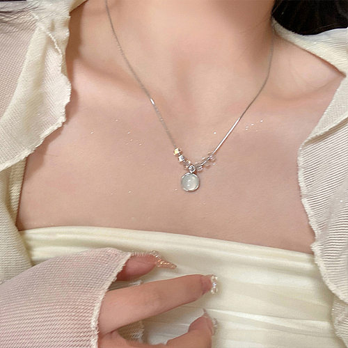 Collier pendentif en pierre de lune avec incrustation de placage en acier inoxydable géométrique pour femme élégante