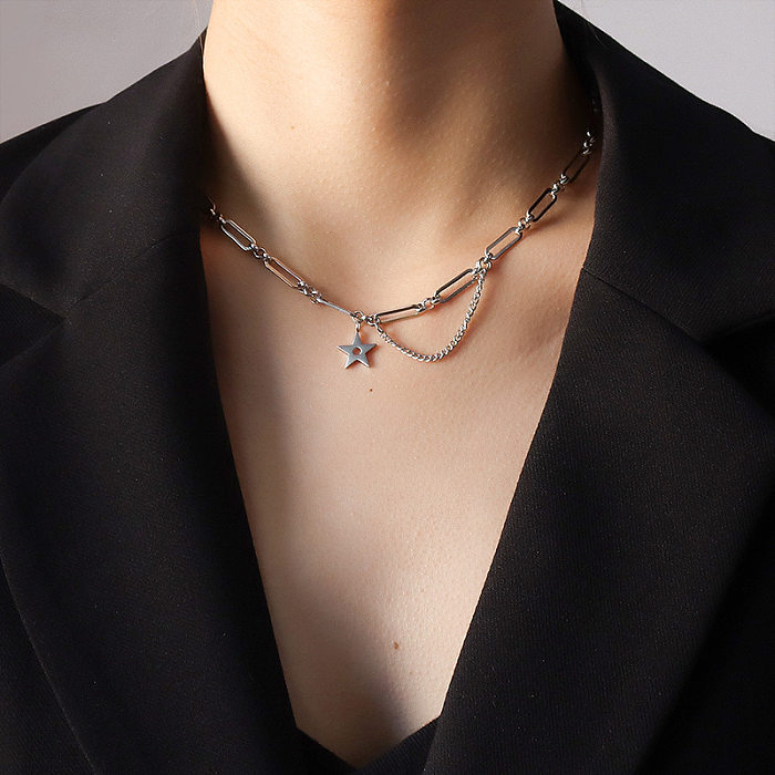 Halskette mit hohlem, fünfzackigem Stern und Quastenanhänger