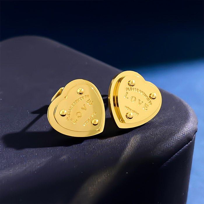 1 paire de clous d'oreilles en acier inoxydable en forme de cœur, style simple