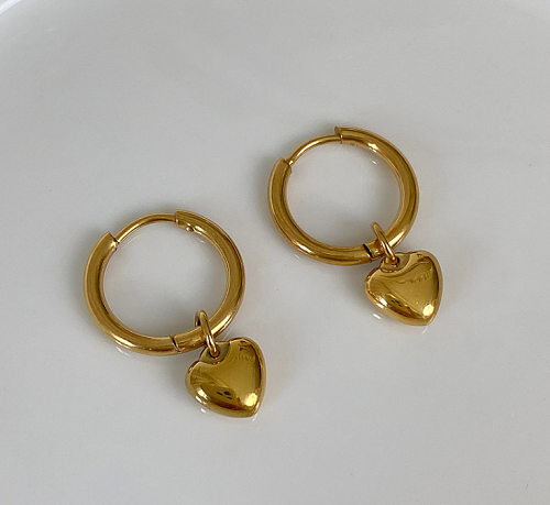 Brincos circulares banhados a ouro 18k com pingente simples em formato de coração em aço inoxidável