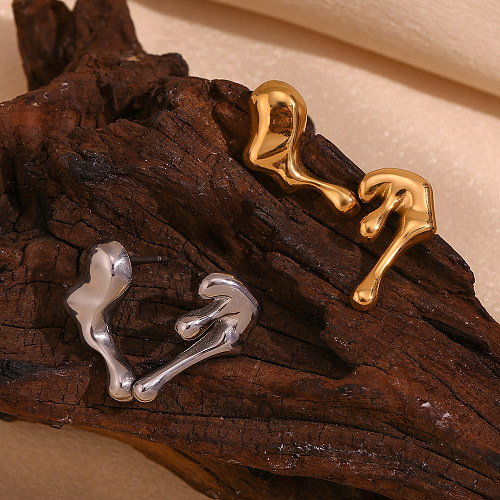 زوج واحد من أقراط الأذن الأساسية ذات النمط الكلاسيكي غير المنتظم المصنوعة من الفولاذ المقاوم للصدأ المطلية بالذهب عيار 1 قيراط
