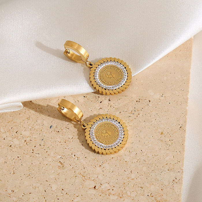 1 par de pendientes de gota chapados en oro con diamantes de imitación de acero inoxidable tallados con incrustaciones de retrato de ropa de calle nupcial Queen