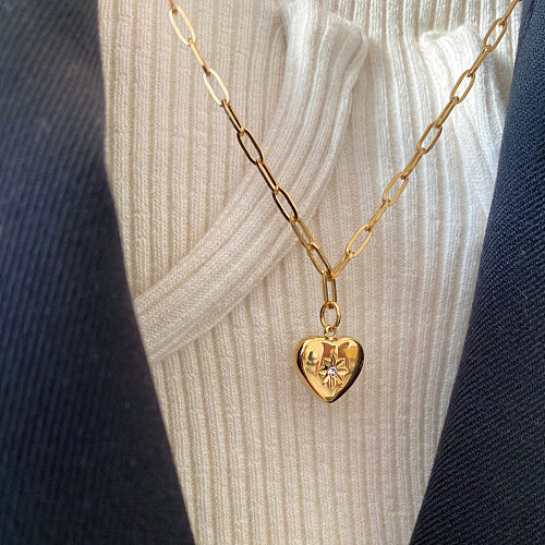 Collar chapado en oro de 18 quilates con piedras preciosas artificiales y embutido de acero inoxidable con forma de corazón dulce