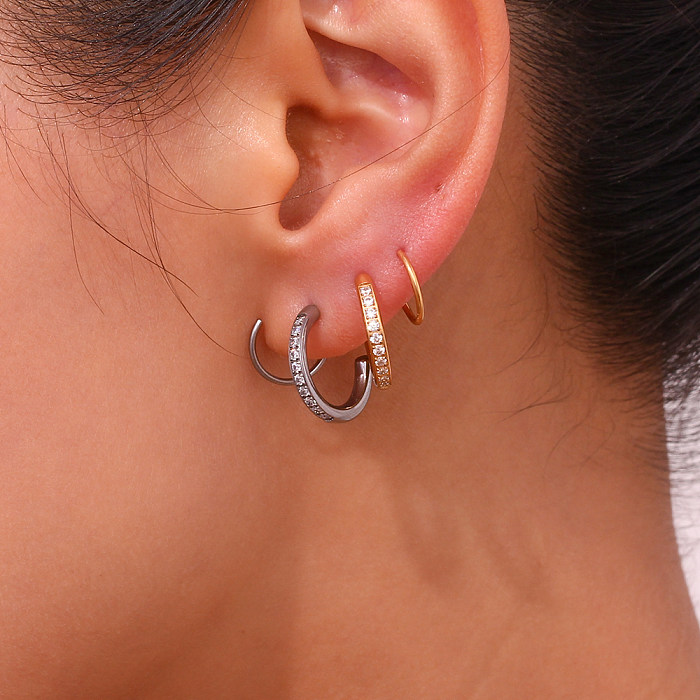1 paire de boucles d'oreilles plaquées or 18 carats, Style classique Simple, incrustation de couleur unie, strass en acier inoxydable