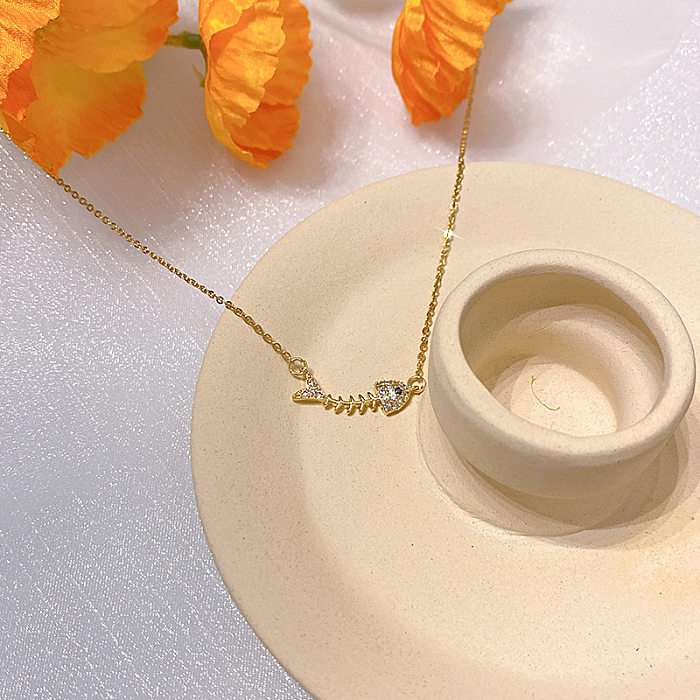 Chapado en oro real Diseño exquisito Collar de acero inoxidable inteligente Cadena de clavícula de lujo ligera con incrustaciones finas de alto grado para mujer