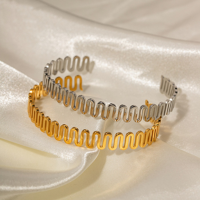 Brazaletes chapados en oro de 18 quilates con revestimiento de acero inoxidable con ondas de estilo simple estilo INS