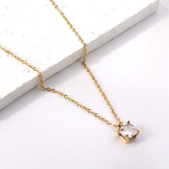 Collar con colgante chapado en oro con diamantes de imitación con incrustaciones de acero inoxidable cuadrado estilo IG