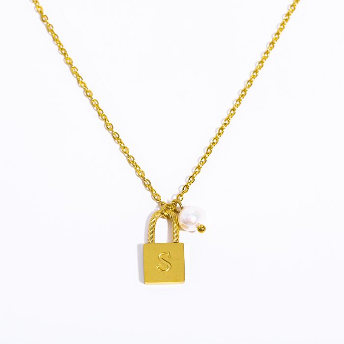 Collier avec pendentif plaqué or 18 carats, style simple et décontracté, avec serrure à lettres, en acier inoxydable, placage de perles