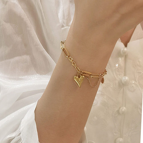 Bracelets plaqués or 18 carats en acier titane en forme de coeur de style vintage élégant