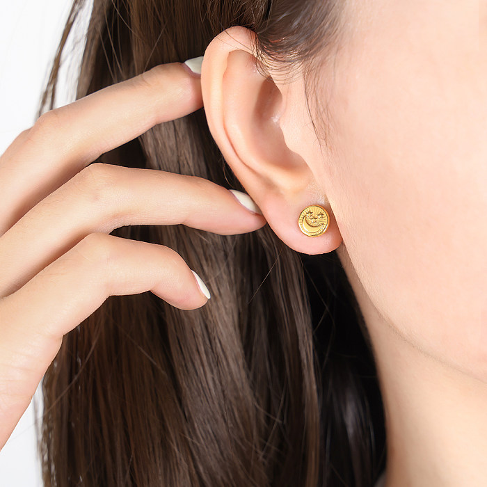 1 paire de clous d'oreilles plaqués or 18 carats, Style Simple, étoile et lune, en acier inoxydable