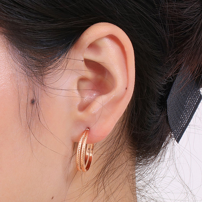 1 par de pinos de orelha de aço inoxidável revestidos em forma de C estilo simples streetwear
