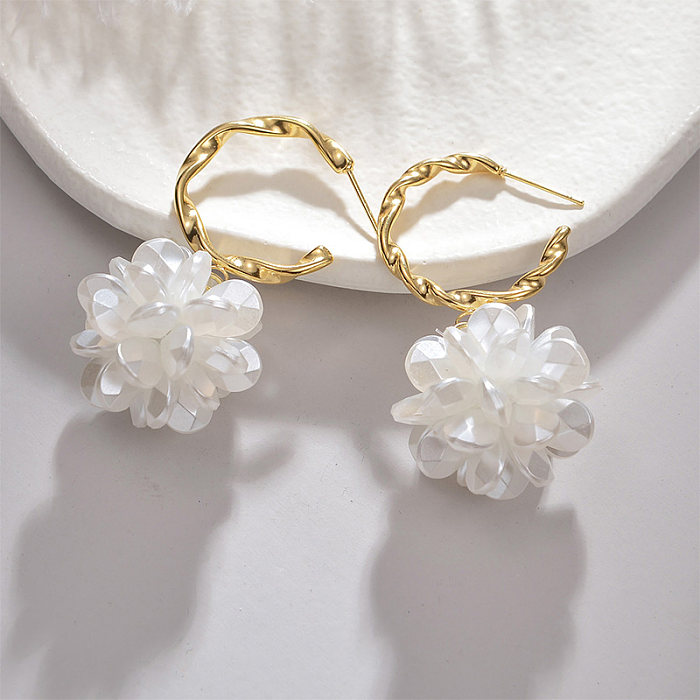 1 Paar süße Blumen-plattierte Metall-Edelstahl-Ohrringe mit 18-Karat-Vergoldung