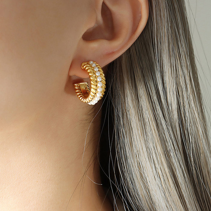 Pendientes elegantes de perlas artificiales con incrustaciones de acero inoxidable en forma de C, 1 par