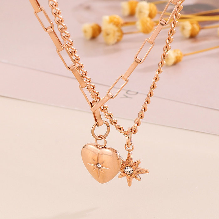 قلادة مطلية بالذهب على شكل قلب بتصميم بسيط من الفولاذ المقاوم للصدأ
