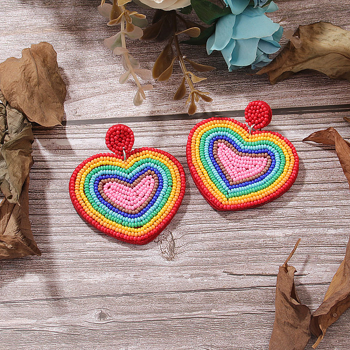 1 Paar lässige, süße, künstlerische Regenbogen-Herzform-Perlenohrringe aus Edelstahl mit Stoffperlen