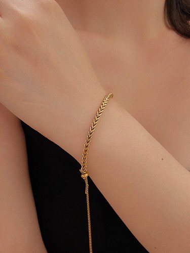 Elegantes pulseras chapadas en oro de acero inoxidable de color sólido estilo streetwear