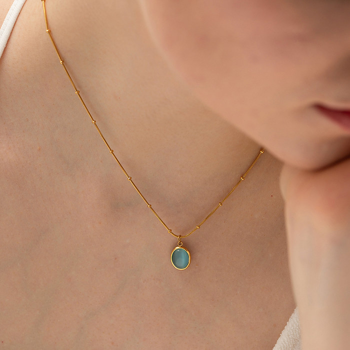 Collier pendentif élégant rond en acier inoxydable avec incrustation d'opale plaqué or 18 carats
