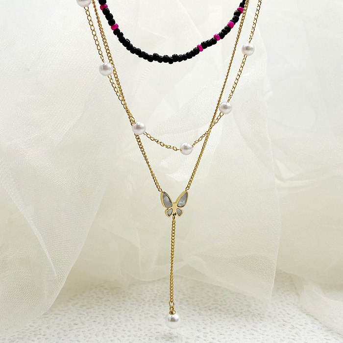 Elegante, dreilagige Halskette mit Schmetterlingsmotiv im Vintage-Stil aus Edelstahl mit perlenbesetzter Schichtung und vergoldeter Vergoldung