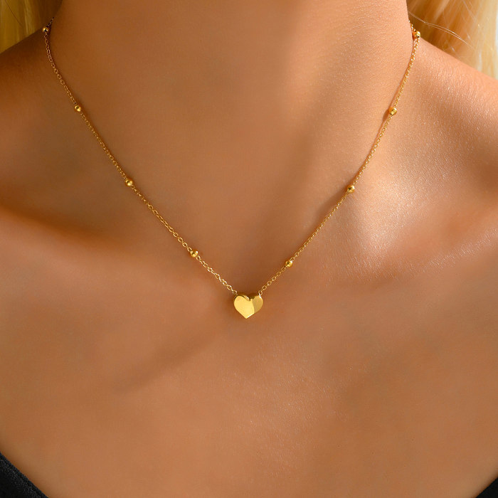 Colar banhado a ouro 18K com revestimento de aço inoxidável em formato de coração simples e letra quadrada