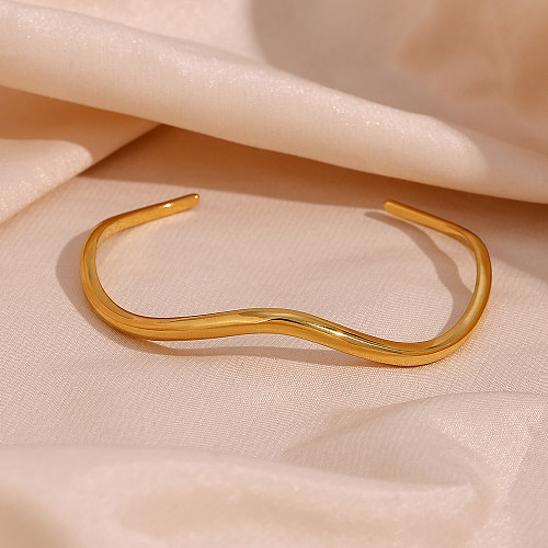 Style simple de base Style classique Bracelet asymétrique en acier inoxydable de couleur unie plaqué or 18 carats