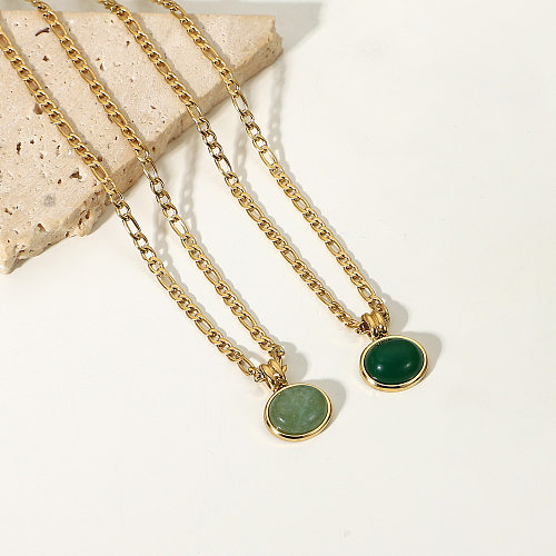 Collar de acero inoxidable con colgante redondo de jade de aventurina verde de 14 quilates y cadena Figaro