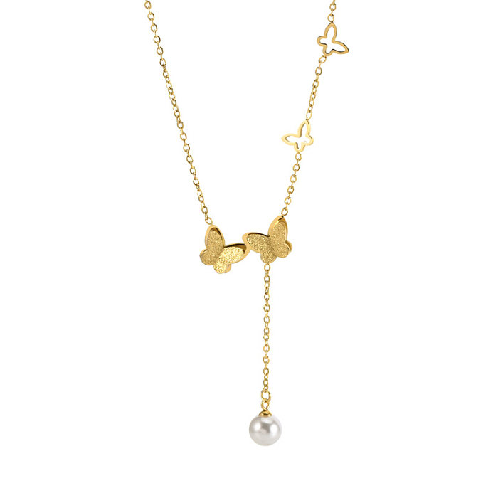 Halskette mit süßem Schmetterlings-Edelstahlüberzug, ausgehöhlter Inlay-Perlen-Anhänger im INS-Stil