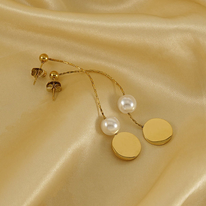 1 paire de boucles d'oreilles rondes élégantes en acier inoxydable avec incrustation de perles artificielles plaquées or 18 carats