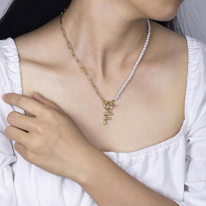 Estilo simple Estilo clásico Collar chapado en oro de 14 quilates con revestimiento de cuentas de acero inoxidable y perlas