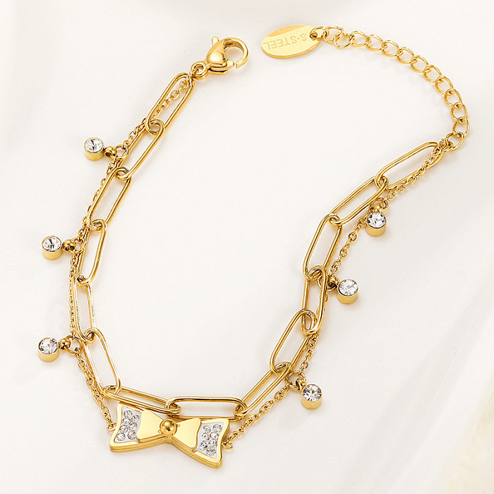 Bracelet en acier au titane plaqué or 14 carats avec pendentif en forme d'arc incrusté de zircons à la mode