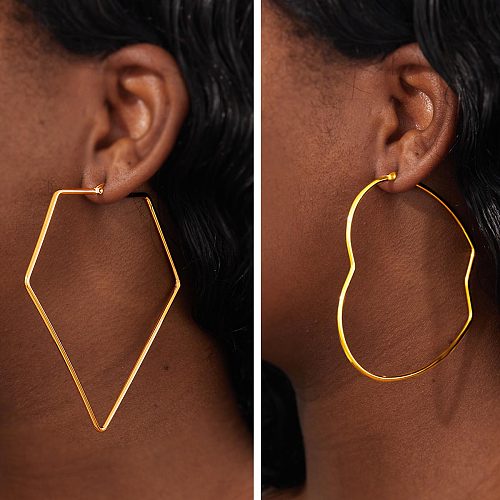 1 par de pendientes de aro chapados en acero inoxidable con forma de corazón de estilo Simple