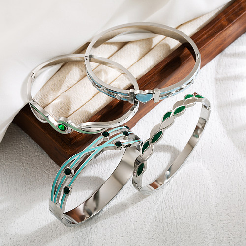 Brazalete de circón con incrustaciones ahuecadas de acero inoxidable con forma de corazón de hoja de estilo moderno