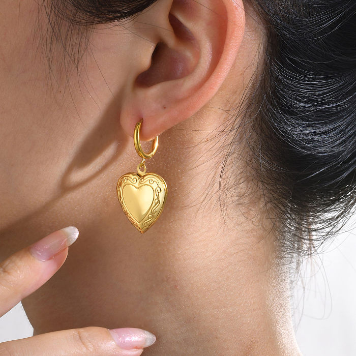 1 par IG estilo elegante artístico em forma de coração chapeado em aço inoxidável 18K brincos banhados a ouro
