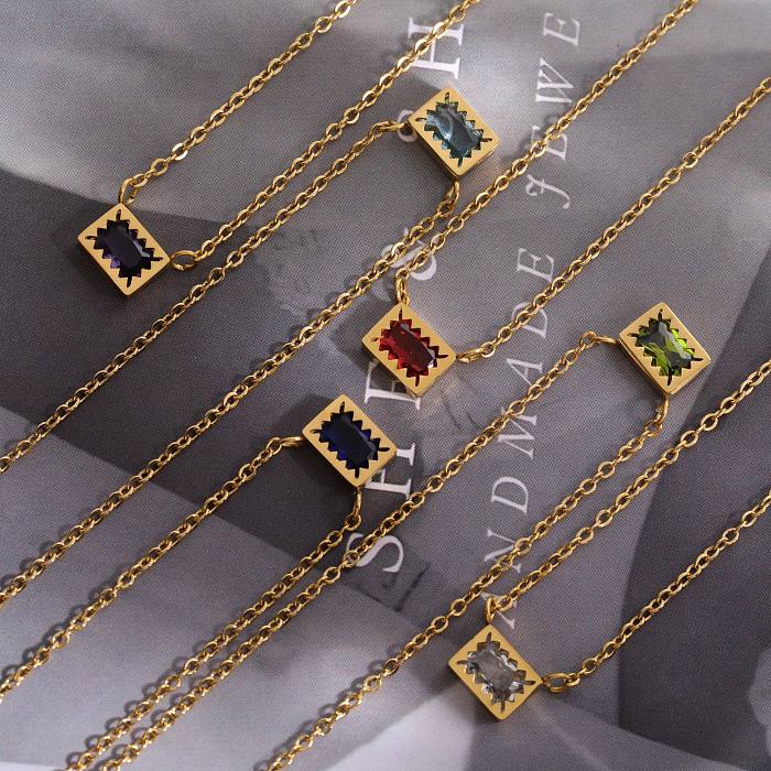 Einfache Pendel-Halskette mit quadratischem Anhänger aus Edelstahl mit Intarsienschnitzerei und 18 Karat vergoldetem Zirkon