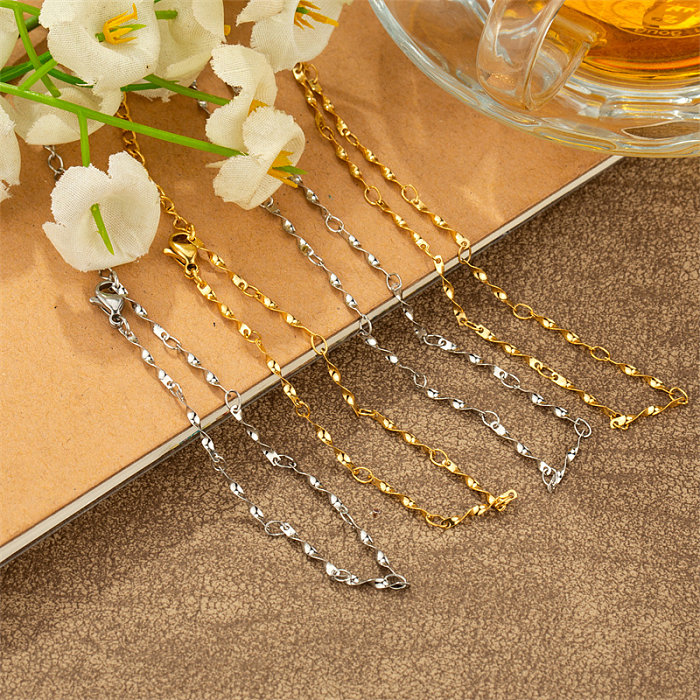 قلادة كاجوال بسيطة الطراز كلاسيكية اللون مصنوعة من الفولاذ المقاوم للصدأ المطلي بالذهب والفولاذ المقاوم للصدأ