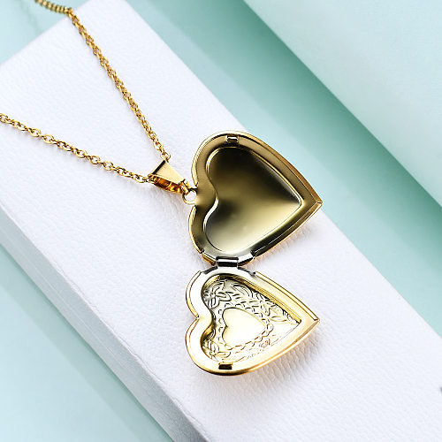 Collier pendentif plaqué or 18 carats en acier inoxydable en forme de coeur de lettre de style simple