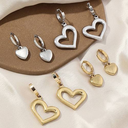 1 paire de boucles d'oreilles pendantes en acier inoxydable plaqué or 18 carats en forme de cœur
