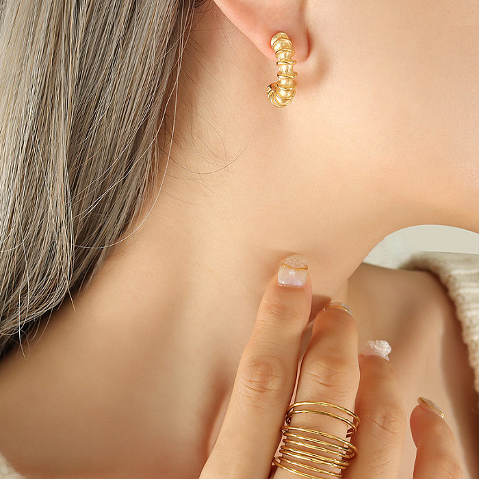 Brincos de orelha banhados a ouro de aço inoxidável em forma de C estilo simples 1 par
