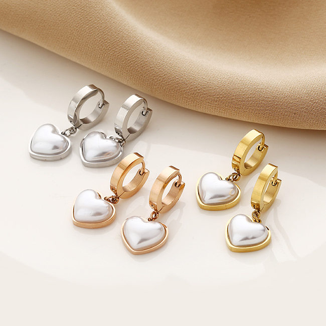 Pendientes colgantes de perlas con incrustaciones chapados en acero inoxidable con forma de corazón a la moda, 1 par