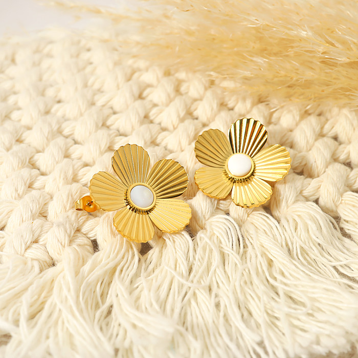 1 par de pendientes chapados en oro de 14 quilates con incrustaciones de perlas chapadas en acero inoxidable y pétalos de estilo sencillo y elegante