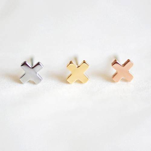 Boucles d'oreilles minimalistes en acier inoxydable, croix brillante, boucles d'oreilles coréennes simples, nouvelle collection