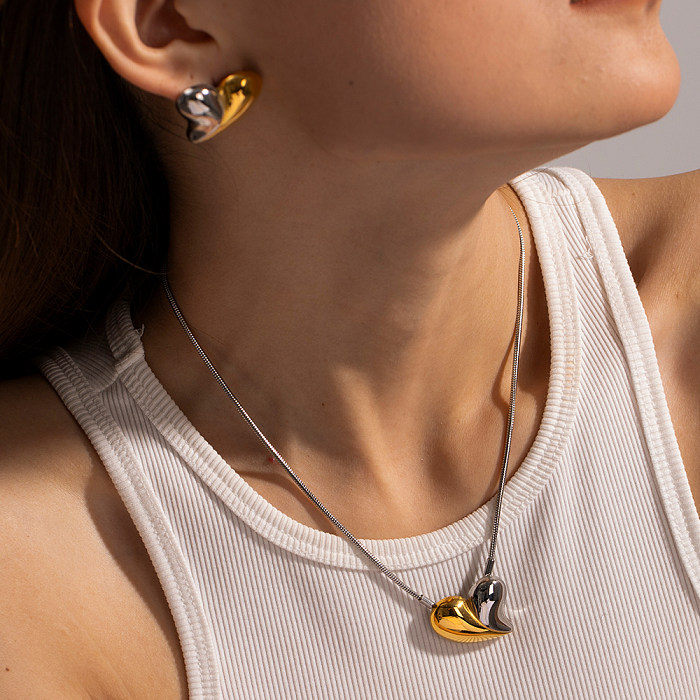 Collar chapado en oro de 18 quilates con revestimiento de acero inoxidable en forma de corazón estilo IG
