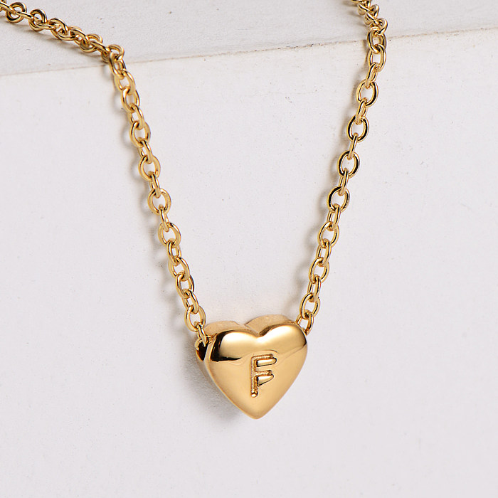 Collar con colgante de letra en forma de corazón exquisito de oro de 18 quilates con revestimiento de acero inoxidable