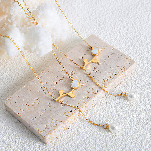 Collar colgante chapado en oro de 18 quilates con incrustaciones de perlas artificiales de acero inoxidable con flor dulce